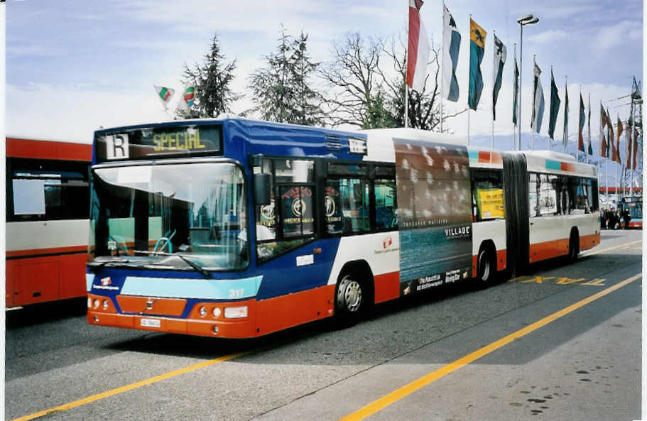 (052'329) - TPG Gen�ve - Nr. 317/GE 96'674 - Volvo am 17. M�rz 2002 in Gen�ve, Palexpo