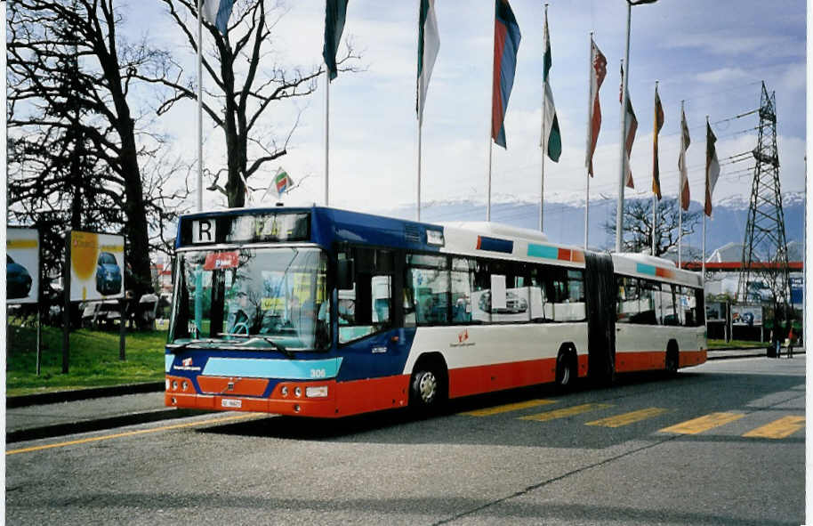 (052'330) - TPG Gen�ve - Nr. 306/GE 96'621 - Volvo am 17. M�rz 2002 in Gen�ve, Palexpo