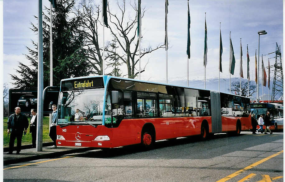 (052'331) - VB Biel - Nr. 143/BE 572'143 - Mercedes am 17. M�rz 2002 in Gen�ve, Palexpo (Einsatz TPG)