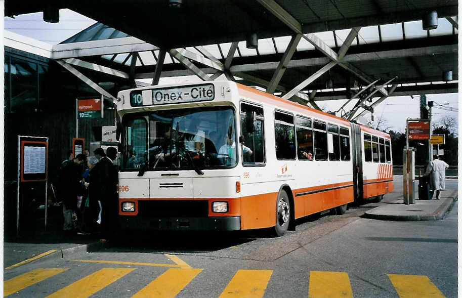 (052'335) - TPG Gen�ve - Nr. 696 - NAW/Hess Gelenktrolleybus am 17. M�rz 2002 in Gen�ve, A�roport