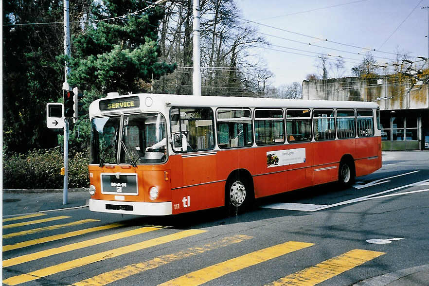 (052'402) - TL Lausanne - Nr. 111/VD 1431 - MAN am 17. M�rz 2002 in Lausanne, D�p�t Borde