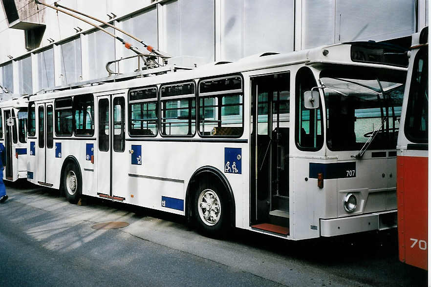(052'413) - TL Lausanne - Nr. 707 - FBW/Hess Trolleybus am 17. M�rz 2002 in Lausanne, D�p�t Borde
