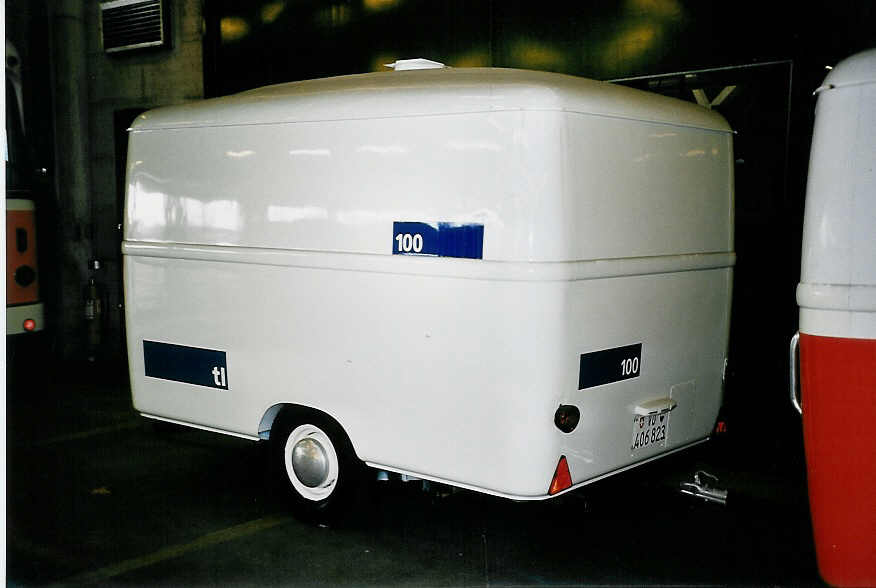 (052'425) - TL Lausanne - Nr. 100/VD 406'823 - Moser Gep�ckanh�nger am 17. M�rz 2002 in Lausanne, D�p�t Borde