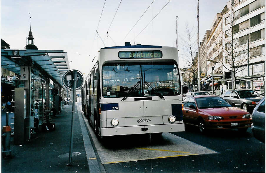 (052'430) - TL Lausanne - Nr. 774 - NAW/Lauber Trolleybus am 17. M�rz 2002 beim Bahnhof Lausanne