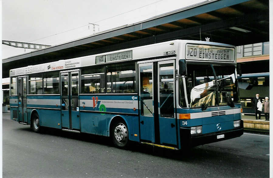 (052'610) - VZO Gr�ningen - Nr. 34/ZH 124'134 - Mercedes am 23. M�rz 2002 beim Bahnhof Uster