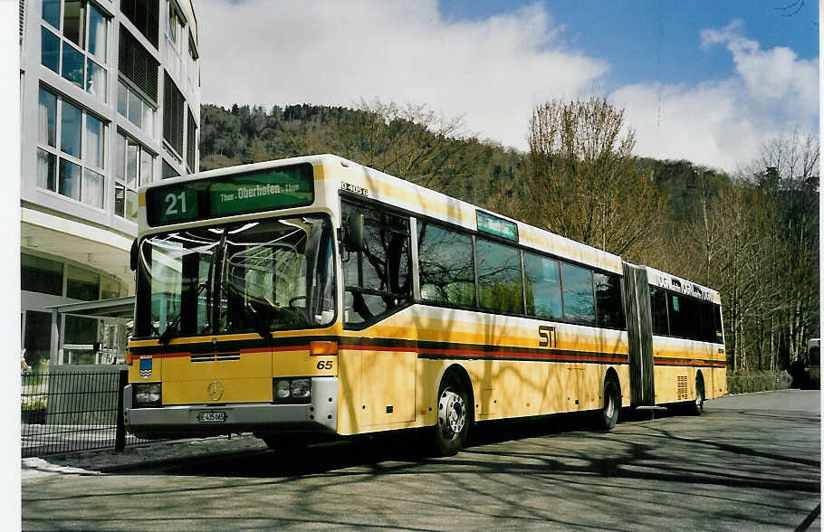 (052'614) - STI Thun - Nr. 65/BE 435'065 - Mercedes am 24. M�rz 2002 bei der Schiffl�ndte Thun