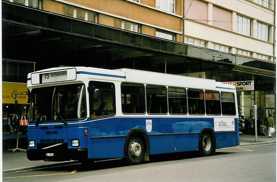 (052'632) - Binggeli, Studen - BE 73'987 - Volvo/Lauber (ex SBC Chur Nr. 16; ex Roth, Chur Nr. 29) am 30. M�rz 2002 beim Bahnhof Biel
