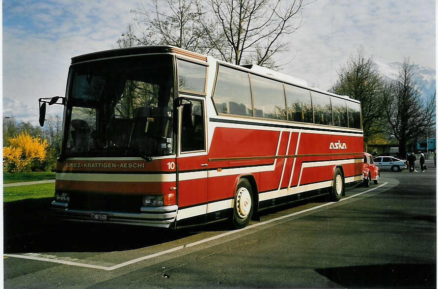 (052'715) - ASKA Aeschi - Nr. 10/BE 26'721 - Dr�gm�ller am 1. April 2002 in Thun, Lachen