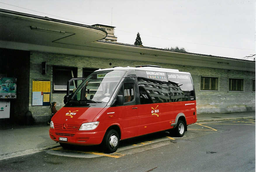 (052'832) - AAGK Koppigen - Nr. 14/BE 567'514 - Mercedes/Auw�rter am 15. April 2002 beim Bahnhof Burgdorf