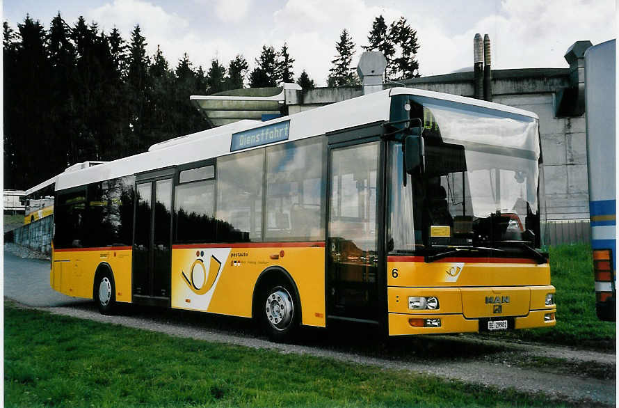 (052'913) - Gurtner, Worb - Nr. 6/BE 29'981 - MAN/G�ppel am 15. April 2002 in Sch�nb�hl, Carrosserie Kiener