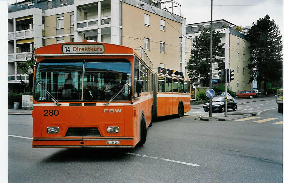 (052'915) - SVB Bern - Nr. 280/BE 339'280 - FBW/Hess-Gangloff am 15. April 2002 in Bern, Bethlehem S�ge