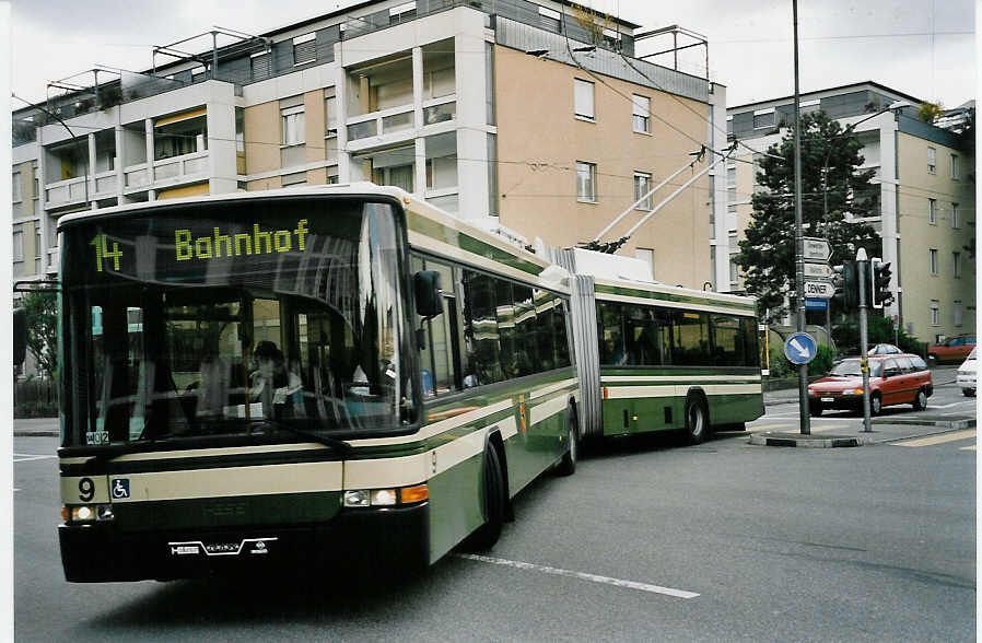 (052'917) - SVB Bern - Nr. 9 - NAW/Hess Gelenktrolleybus am 15. April 2002 in Bern, Bethlehem S�ge