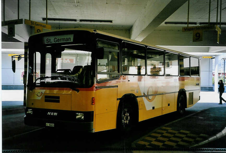 (053'012) - Autotour, Visp - Nr. 3/VS 86'620 - NAW/Lauber (ex Lehner, B�rchen Nr. 3) am 18. April 2002 in Visp, Postautostation