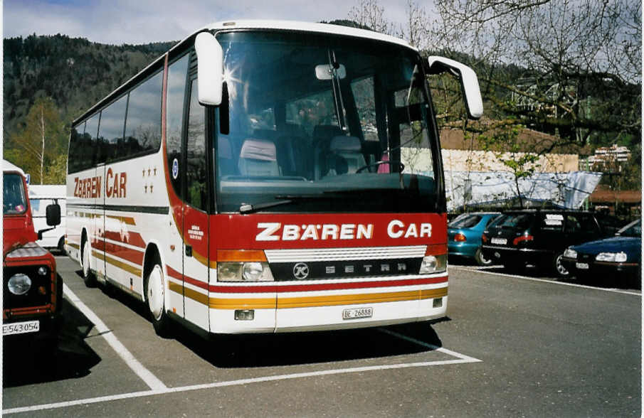 (053'212) - Zb�ren, Konolfingen - BE 26'888 - Setra am 21. April 2002 in Thun, Seestrasse