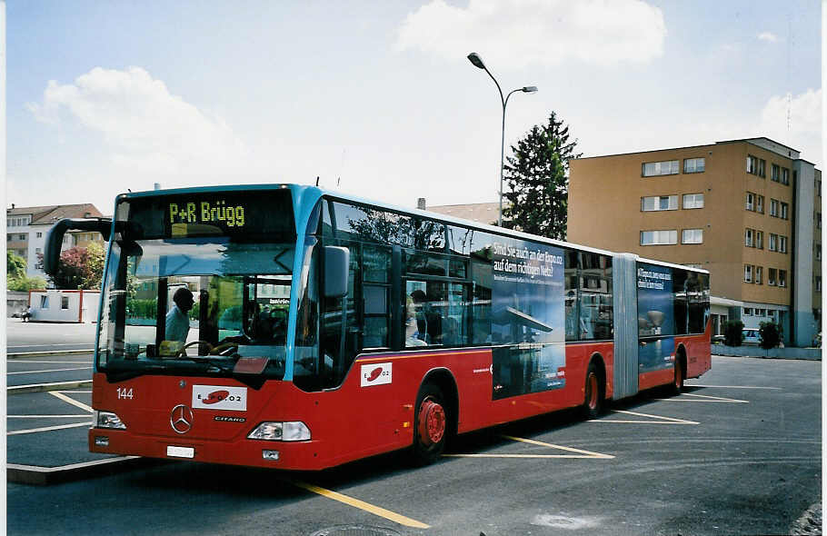 (053'504) - VB Biel - Nr. 144/BE 572'144 - Mercedes am 20. Mai 2002 in Biel, Terminal B