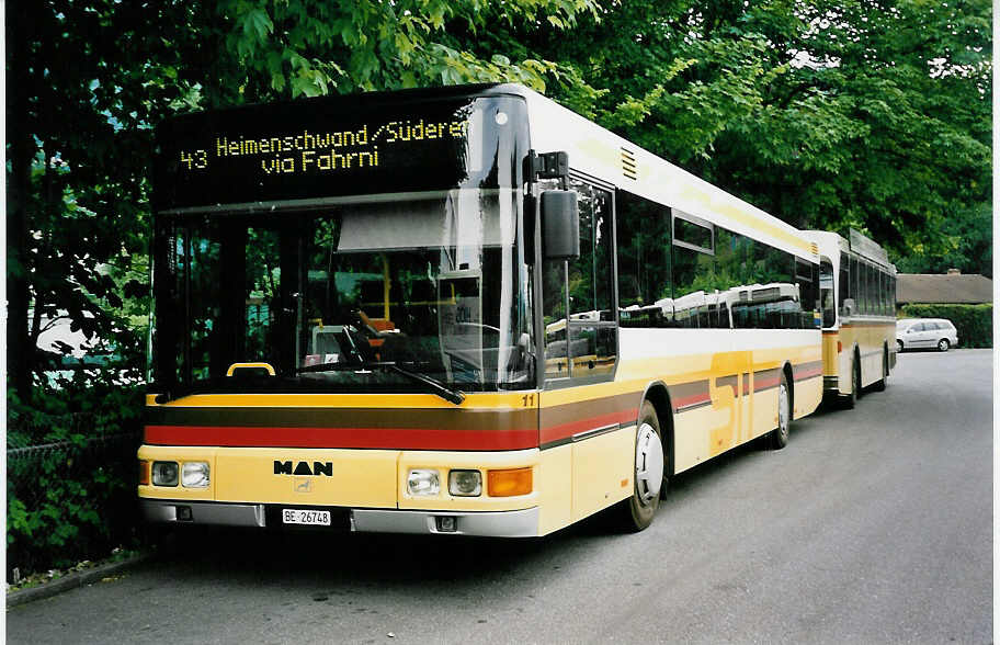 (053'614) - STI Thun - Nr. 11/BE 26'748 - MAN (ex TSG Blumenstein Nr. 2) am 3. Juni 2002 bei der Schiffl�ndte Thun