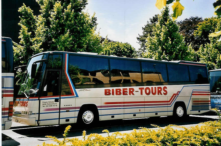 (053'628) - Schuler, Rothenthurm - SZ 12'336 - Dr�gm�ller am 12. Juni 2002 in Thun, Lachen