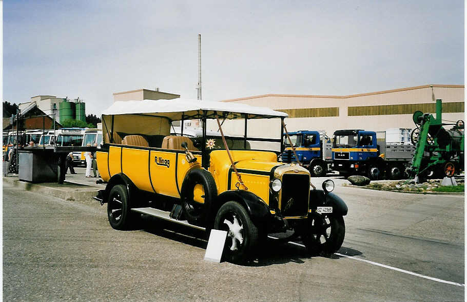 (053'718) - R�llin, Hirzel - SZ 42'365 - FBW/Seitz-Hess (ex P 2881/1529) am 15. Juni 2002 in Hinwil, AMP