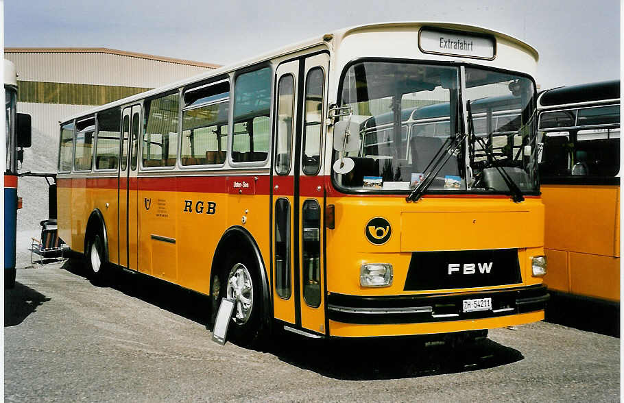 (053'724) - Gerber, Winkel - ZH 54'211 - FBW/T�scher (ex P 24'803) am 15. Juni 2002 in Hinwil, AMP