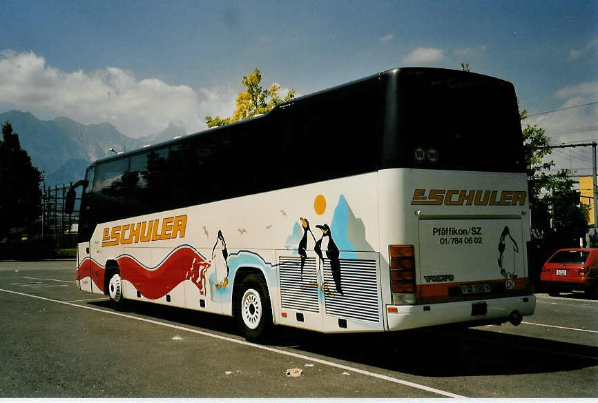 (054'218) - Schuler, Feusisberg - SZ 1581 - Volvo/Dr�gm�ller am 29. Juni 2002 in Thun, Seestrasse