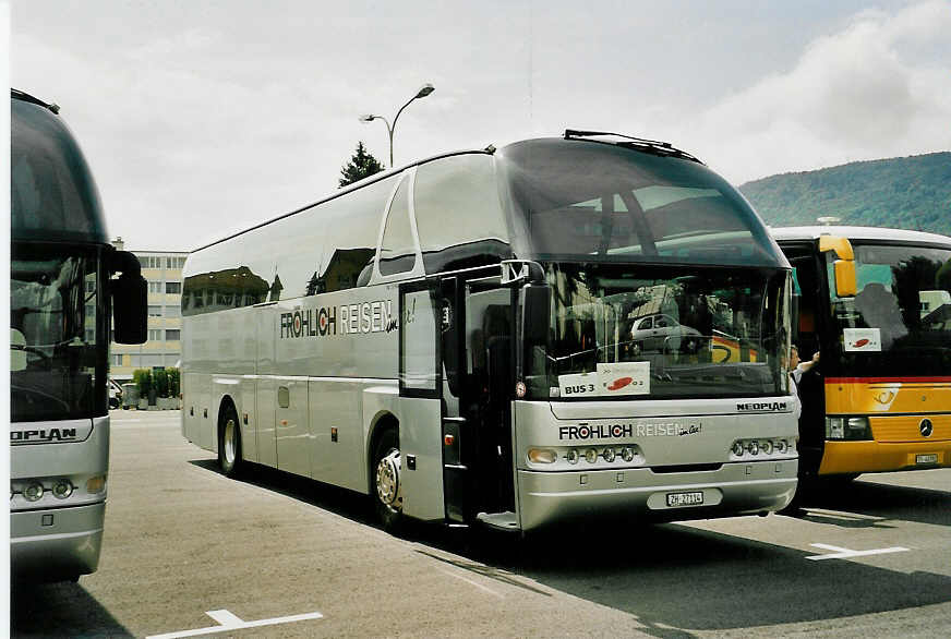 (054'423) - Fr�hlich, Z�rich - ZH 27'114 - Neoplan am 15. Juli 2002 in Biel, Terminal B