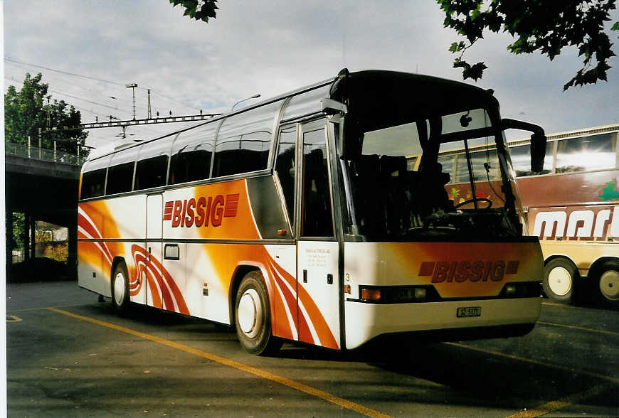 (055'015) - Bissig, Brunnen - Nr. 3/SZ 5171 - Neoplan am 25. Juli 2002 in Bern, Sch�tzenmatte