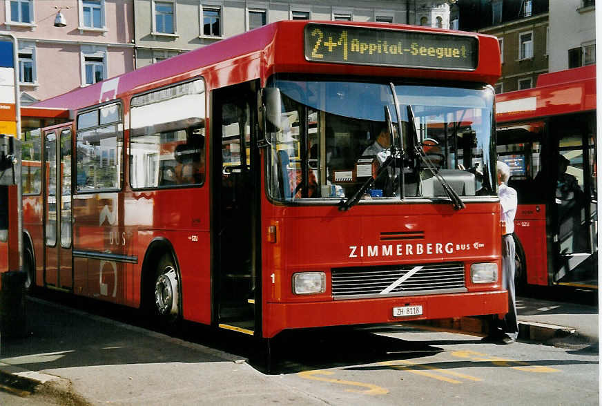 (055'125) - AHW Horgen - Nr. 1/ZH 8118 - Volvo/Hess am 27. Juli 2002 beim Bahnhof W�denswil