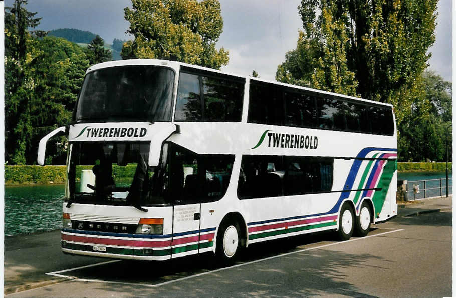 (055'423) - Twerenbold, Baden - Nr. 1/AG 19'024 - Setra am 24. August 2002 bei der Schiffl�ndte Thun