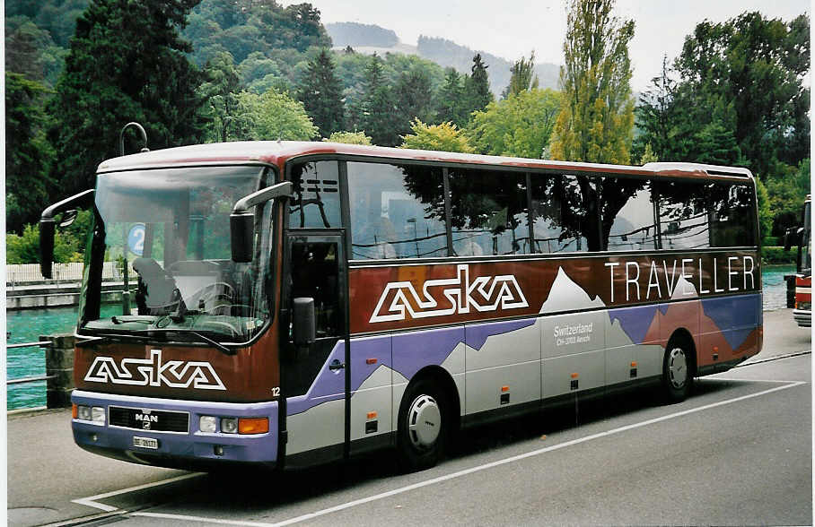 (055'425) - ASKA Aeschi - Nr. 12/BE 28'177 - MAN am 24. August 2002 bei der Schiffl�ndte Thun