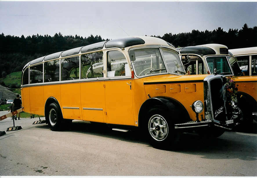 (055'621) - Waltisb�hl, Schwaderloch - AG 10'169 U - Berna/R&J (ex Wyland Post, Tr�llikon; ex Niederer, Filzbach Nr. 5; ex AGK Kerenzerberg Nr. 5) am 31. August 2002 in Niederbipp, Saurertreffen