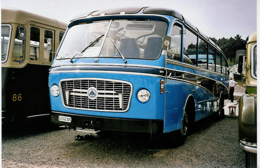 (055'708) - von der Aa, Root - LU 142'305 - Saurer/Gangloff (ex Libero Bau, Fehraltdorf; ex Groth, D�llikon; ex R�egg, Oerlikon; ex AVG Grindelwald; ex Wick, Wil) am 31. August 2002 in Niederbipp, Saurertreffen