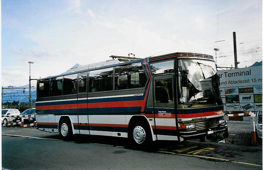 (055'922) - Tritten, Zweisimmen - BE 26'971 - Dr�gm�ller am 3. September 2002 in Thun, CarTerminal