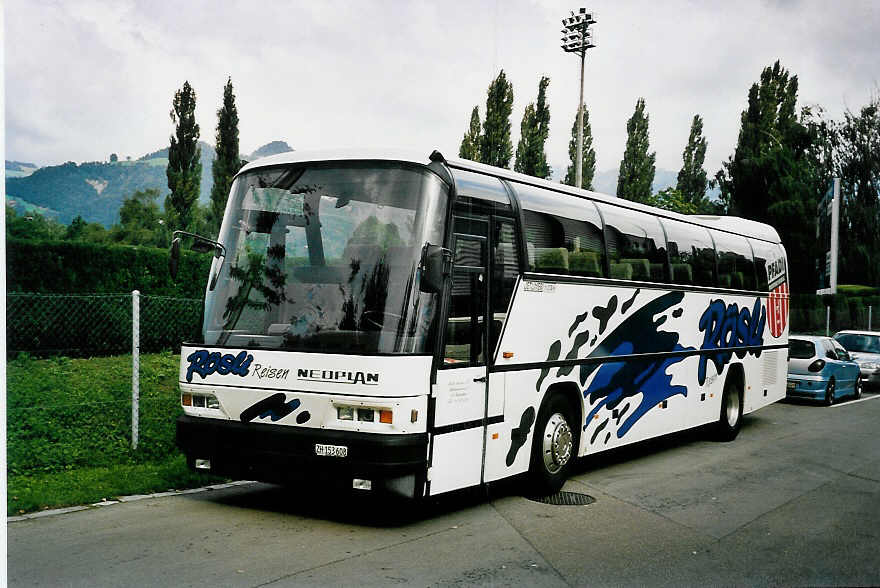 (055'931) - R�sli, Winterthur - ZH 153'608 - Neoplan am 8. September 2002 in Thun, Stadion Lachen