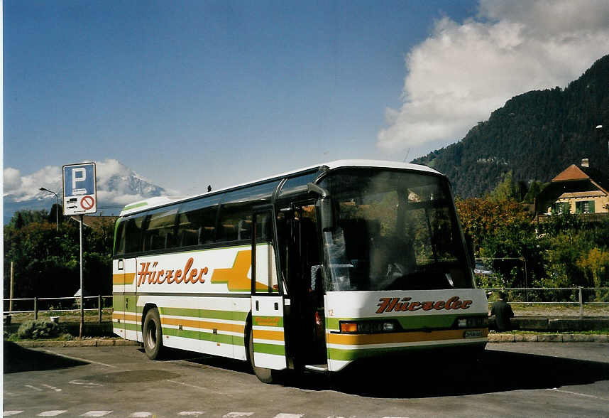(056'115) - H�rzeler, Dietikon - Nr. 12/ZH 580'805 - Neoplan am 28. September 2002 beim Bahnhof Interlaken West