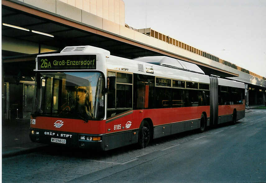(056'413) - Wiener Linien - Nr. 8185/W 2146 LO - Gr�f&Stift am 7. Oktober 2002 in Wien, Kagran