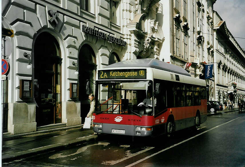 (056'420) - Wiener Linien - Nr. 8320/W 8320 LO - Gr�f/Steyr am 8. Oktober 2002 in Wien, Michaelerplatz