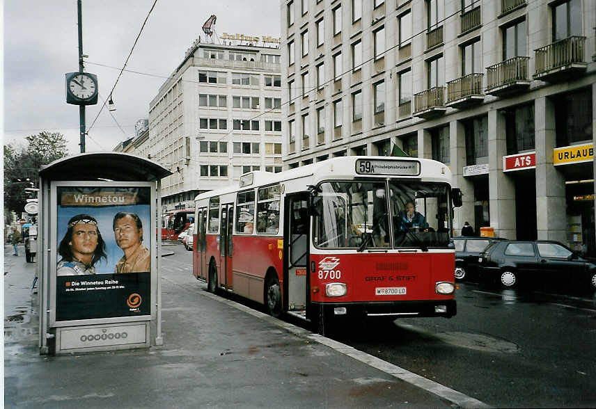 (056'503) - Wiener Linien - Nr. 8700/W 8700 LO - Gr�f&Stift am 8. Oktober 2002 in Wien, Oper