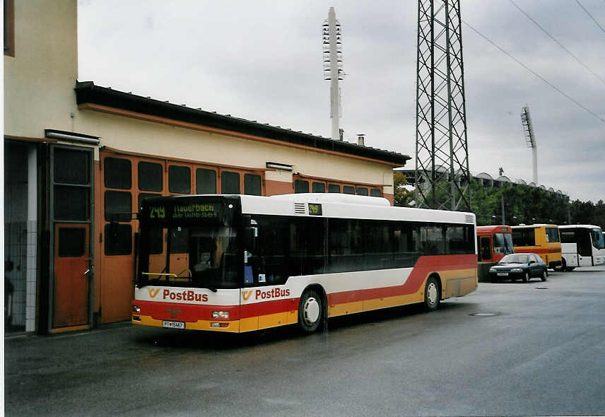 (056'523) - PostBus - PT 15'467 - MAN am 8. Oktober 2002 in Wien, H�tteldorf