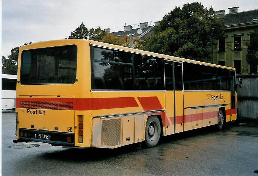 (056'527) - PostBus - PT 13'955 - Gr�f&Stift am 8. Oktober 2002 in Wien, H�tteldorf