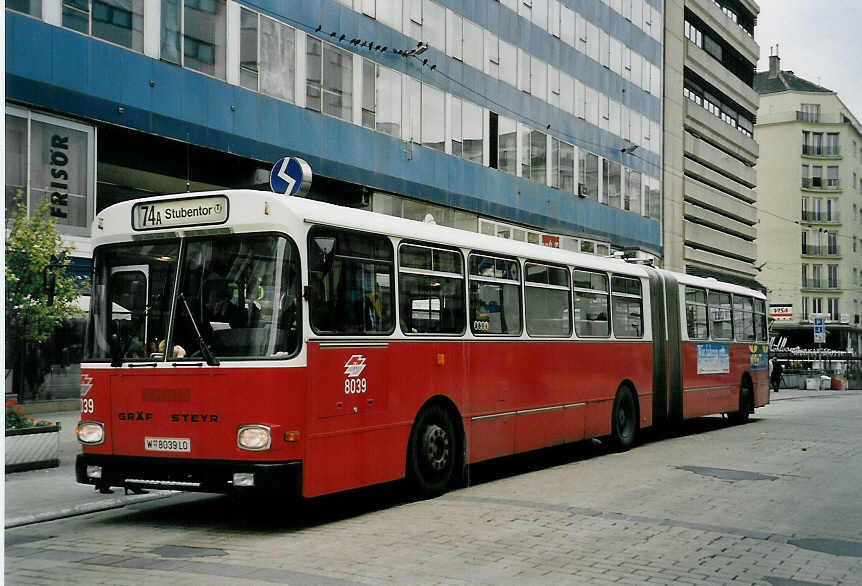 (056'608) - Wiener Linien - Nr. 8039/W 8039 LO - Gr�f/Steyr am 9. Oktober 2002 in Wien, Landstrasse