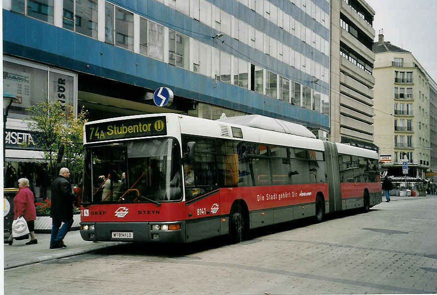 (056'612) - Wiener Linien - Nr. 8141/W 8141 LO - Gr�f/Steyr am 9. Oktober 2002 in Wien, Landstrasse