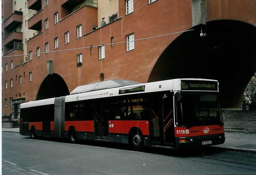 (056'622) - Wiener Linien - Nr. 8118/W 8118 LO - Gr�f/Steyr am 9. Oktober 2002 in Wien, Heiligenstadt