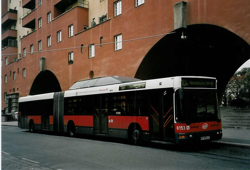 (056'628) - Wiener Linien - Nr. 8153/W 8153 LO - Gr�f/Steyr am 9. Oktober 2002 in Wien, Heiligenstadt