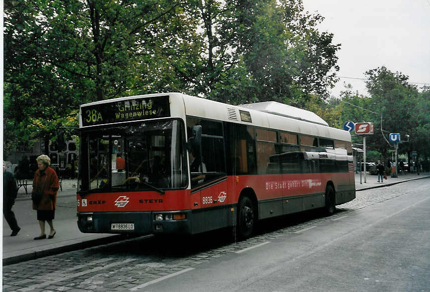 (056'636) - Wiener Linien - Nr. 8836/W 8836 LO - Gr�f/Steyr am 9. Oktober 2002 in Wien, Heiligenstadt