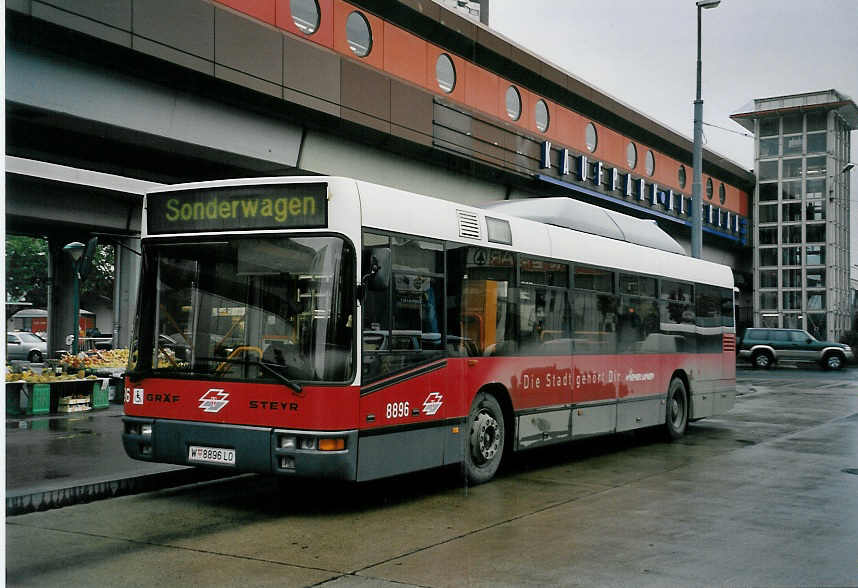 (056'736) - Wiener Linien - Nr. 8896/W 8896 LO - Gr�f/Steyr am 10. Oktober 2002 in Wien, Alterlaa