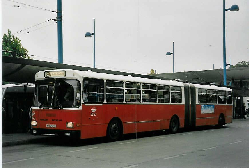 (056'809) - Wiener Linien - Nr. 8043/W 8043 LO - Gr�f/Steyr am 10. Oktober 2002 in Wien, Floridsdorf