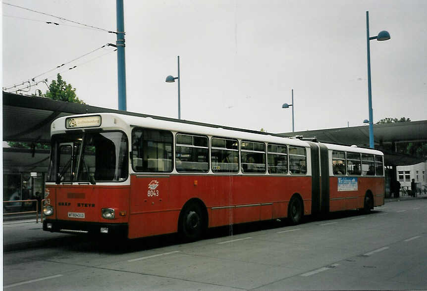 (056'819) - Wiener Linien - Nr. 8043/W 8043 LO - Gr�f/Steyr am 10. Oktober 2002 in Wien, Floridsdorf