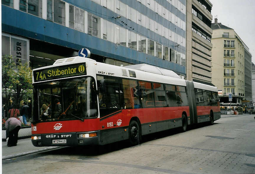 (056'835) - Wiener Linien - Nr. 8193/W 2144 LO - Gr�f&Stift am 10. Oktober 2002 in Wien, Landstrasse