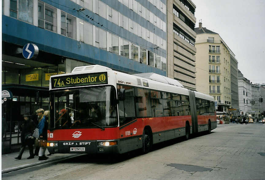 (056'836) - Wiener Linien - Nr. 8189/W 2141 LO - Gr�f&Stift am 10. Oktober 2002 in Wien, Landstrasse