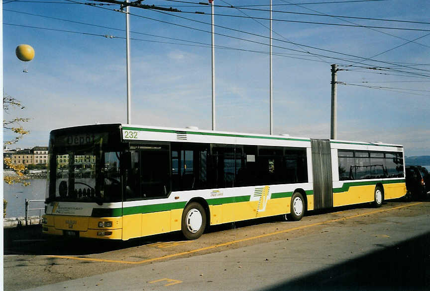 (057'022) - TN Neuch�tel - Nr. 232/NE 15'432 - MAN am 20. Oktober 2002 in Neuch�tel, D�p�t